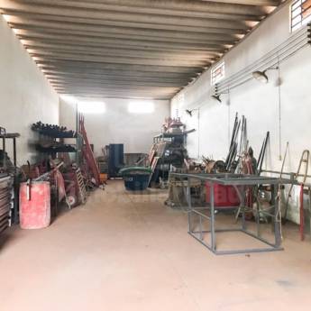 Comprar o produto de Barracão - Código: 5996 - Aluguel: R$950,00 em Galpões pela empresa Imobiliária Jaú em Jaú, SP por Solutudo