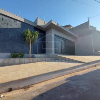 Comprar o produto de Casa – Código: 6813 – Venda: R$680.000,00 em Venda - Casas pela empresa Imobiliária Jaú em Jaú, SP por Solutudo