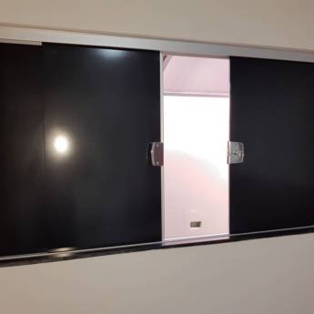 Comprar o produto de Janela com película preta em Vidraçaria em Mineiros, GO por Solutudo