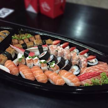 Comprar o produto de Combo de Sushi de 50 Peças em Restaurantes Japoneses em Lençóis Paulista, SP por Solutudo