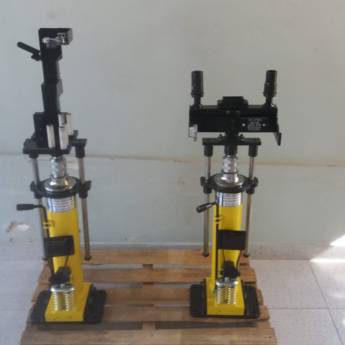 Comprar o produto de Dispositivos para pré montagem de peças em linha de produção com regulagem hidráulica de altura ergonômica em Engenharia Mecânica em São Bernardo do Campo, SP por Solutudo