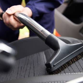 Comprar o produto de Limpeza de Interior de Veículos em Lava - Rápido - Estética Automotiva em Brasília, DF por Solutudo