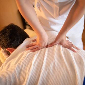 Comprar o produto de Massoterapia em Massoterapeutas em Araruama, RJ por Solutudo