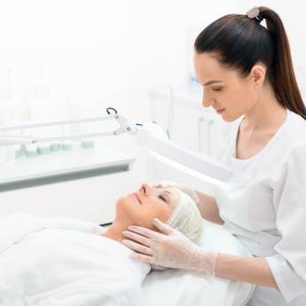 Comprar o produto de Curso de Estética em Cursos Profissionalizantes em Aracaju, SE por Solutudo