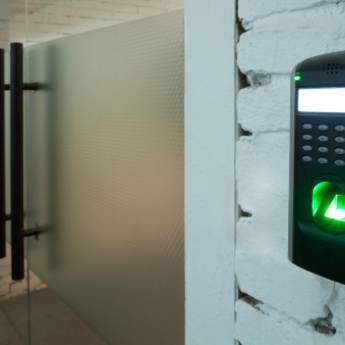 Comprar o produto de Portões Eletrônicos  e Fechaduras em Portões em Salvador, BA por Solutudo