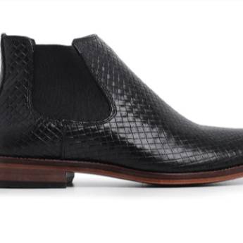 Comprar o produto de Bota Masculina Chelsea Couro Nobre Solado Antiderrapante em Calçados em Franca, SP por Solutudo