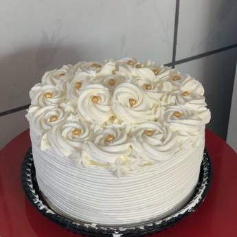 Comprar o produto de Bolo de leite ninho com morango em Bolos e Doces em Bauru, SP por Solutudo