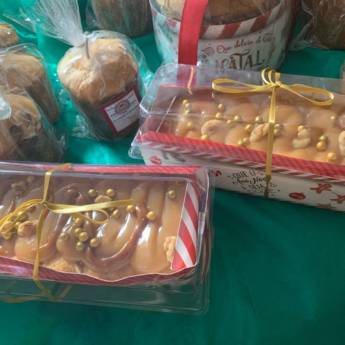 Comprar o produto de Bolo Caseiros Especiais para o Natal em Bolos e Doces em Bauru, SP por Solutudo