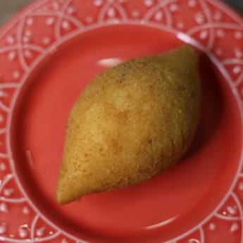 Comprar o produto de Bolinho de carne em Salgados Fritos pela empresa Adorela Panificadora e Confeitaria em Foz do Iguaçu, PR por Solutudo
