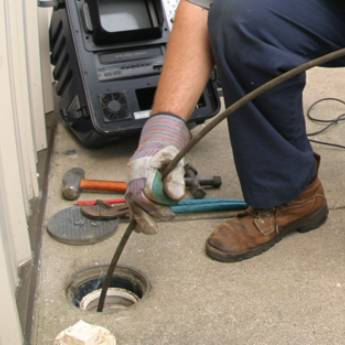 Comprar o produto de Desentupidor de Esgotos em Desentupidoras pela empresa Auto Fossa e Desentupidora Sucesso - Atendimento 24h em Foz do Iguaçu, PR por Solutudo