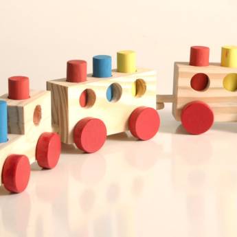 Comprar o produto de TREM COM PINOS em Jogos Educativos em Gravatá, PE por Solutudo