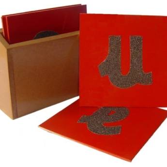 Comprar o produto de VOGAIS EM LIXA COM CAIXA em Jogos Educativos em Gravatá, PE por Solutudo