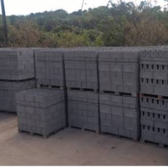 Comprar o produto de Bloco Vibrado em Artefatos de Cimento em Eunápolis, BA por Solutudo