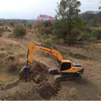 Comprar produto Escavadeira em Terraplanagens pela empresa Lucano Terraplanagem e Pavimentação em Assis, SP