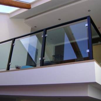 Comprar o produto de Guarda-corpo em Vidraçaria em Linhares, ES por Solutudo