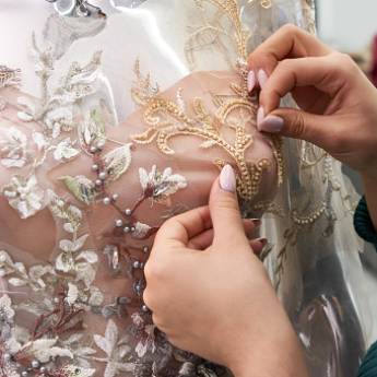 Comprar o produto de Confecção de Roupas Sob Medida para Festas em Roupas Sob Medida em Uberlândia, MG por Solutudo