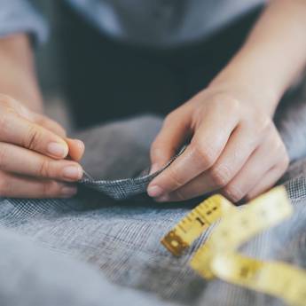 Comprar o produto de Roupas Sob Medidas - Ajustes em Roupas Sob Medida em Uberlândia, MG por Solutudo