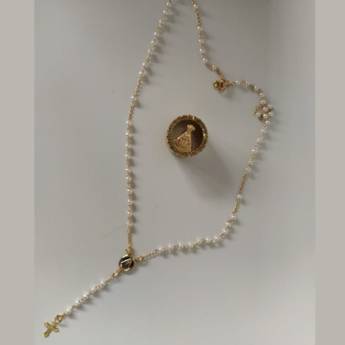 Comprar o produto de Relicário - Terço de Pescoço folheado a ouro com contas em Pérolas em Terços em Aparecida, SP por Solutudo