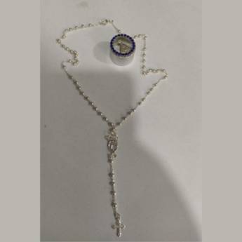 Comprar o produto de Relicário - Terço de Pescoço folheado em prata e em Pérolas em Terços em Aparecida, SP por Solutudo