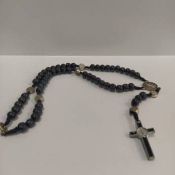 Comprar o produto de Terço Madeira 9mm Com Medalha São Bento em Terços em Aparecida, SP por Solutudo