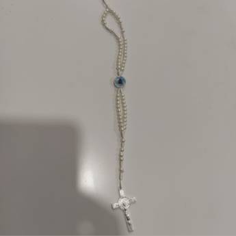 Comprar o produto de  Pulseira Terço De Pulso Na Cor Branca Perolada em Terços em Aparecida, SP por Solutudo