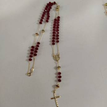 Comprar o produto de Terço Folheado Com Pedra De Cristal Pra Usar No Pescoço em Terços em Aparecida, SP por Solutudo