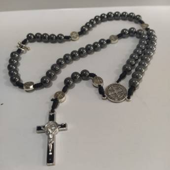 Comprar o produto de Colar Terço Hematita São Bento No Cordão C/ Cruz em Terços em Aparecida, SP por Solutudo