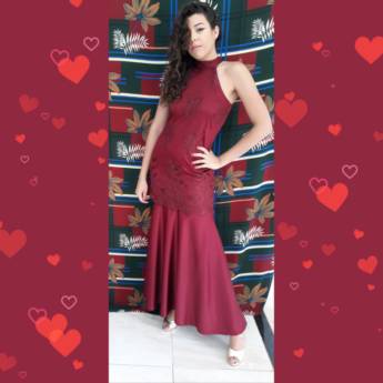 Comprar o produto de Vestido Sereia tule Bordado e Crepe Marsala R$ 469,00 ou 4x R$ 117,25 em Roupas Sob Medida em Uberlândia, MG por Solutudo