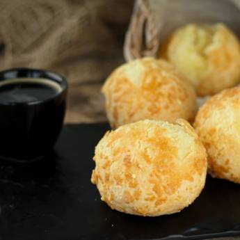 Comprar o produto de Pão de Queijo com Parmesão e Queijo da Canastra - Ina em Salgados em Araras, SP por Solutudo