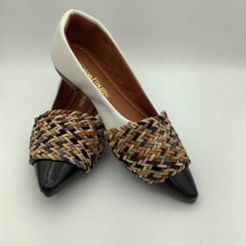 Comprar o produto de Sapatilha com trança larga bico fino branca/preta em Sapatilhas em Bauru, SP por Solutudo