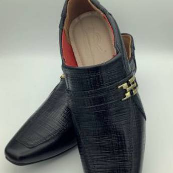 Comprar o produto de SAPATO SOCIAL COURO PRETO C/FIVELA E GRAFITAI  em Sapatos Sociais em Bauru, SP por Solutudo