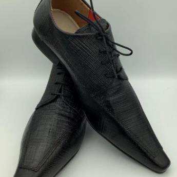 Comprar o produto de SAPATO SOCIAL PRETO C/ CADARÇO DETALHE GRAFIATO em Sapatos Sociais em Bauru, SP por Solutudo