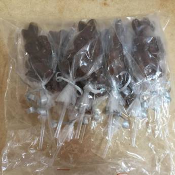 Comprar o produto de Kit 12 pirulitos Coelho (chocolate ao leite) em Chocolates Diversos em Bauru, SP por Solutudo