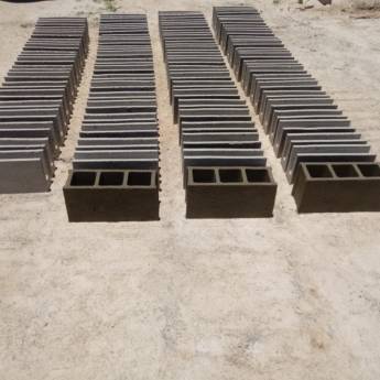 Comprar o produto de Blocos manual 30 X 30 em Artefatos de Cimento em Porto Seguro, BA por Solutudo