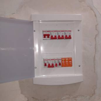 Comprar o produto de Troca e Instalação de Disjuntor (Dentro e Fora do Quadro) em Energia Elétrica em São Paulo, SP por Solutudo