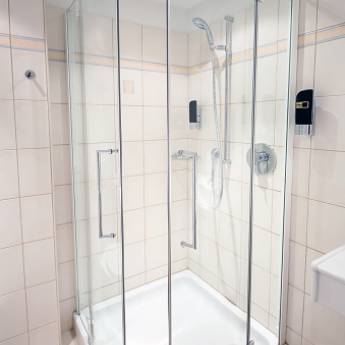 Comprar o produto de Instalação de Box de Banheiro em Vidros e Espelhos em Taubaté, SP por Solutudo