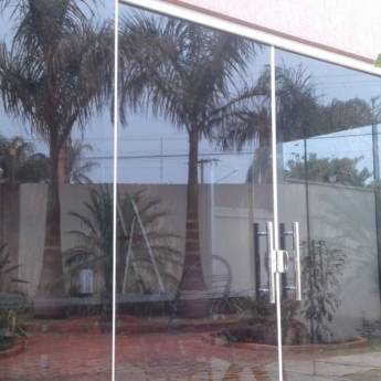 Comprar o produto de Portas de Vidro em Portas e Janelas em Campo Grande, MS por Solutudo