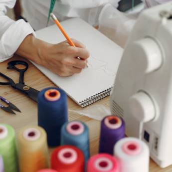 Comprar o produto de Confecções em Geral em Bauru em Roupas Sob Medida em Bauru, SP por Solutudo