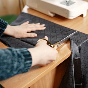 Comprar o produto de Conserto de Roupas em Geral  em Consertos em Bauru, SP por Solutudo