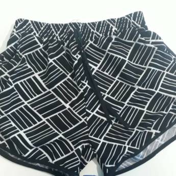 Comprar o produto de Shorts Preto Estampado com Listras em Shorts em Bauru, SP por Solutudo