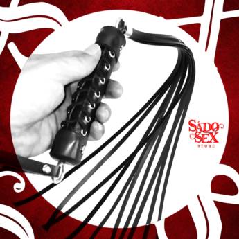 Comprar o produto de Chicote em couro sintético com 10 tiras de 50 cm em BDSM em Ribeirão Preto, SP por Solutudo