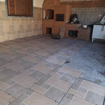 Comprar o produto de Assentamento de piso em Construção em Botucatu, SP por Solutudo