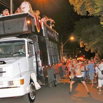Comprar o produto de Trio elétrico para Carnaval   em Divulgação - Carros de Som em Bauru, SP por Solutudo