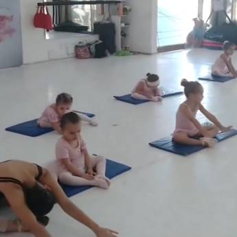 Comprar o produto de Ballet Baby Class (3 a 5 anos de idade)  em Danças em Bauru, SP por Solutudo