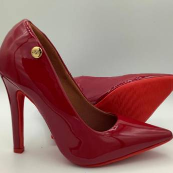 Comprar o produto de Scarpin Verniz Mercúrio Solado Borracha 9cm em Scarpins em Bauru, SP por Solutudo