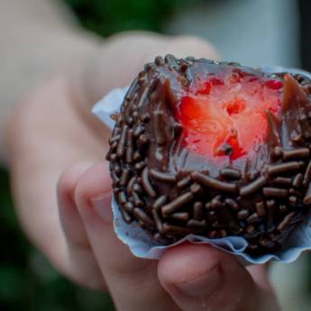 Comprar o produto de Surpresa de Morango em Bauru em Doces para festas em Bauru, SP por Solutudo