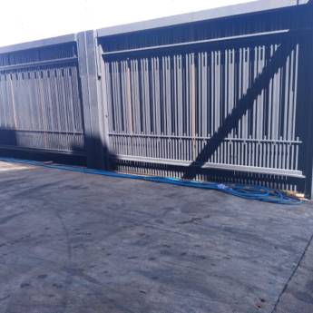 Comprar o produto de Portões Residenciais em Serralheria em Santa Luzia, PB por Solutudo