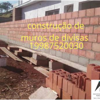 Comprar produto Construção de muros de divisas em Construtores - Pedreiros pela empresa Pedro Reformas e Construções em Piracicaba, SP
