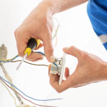 Comprar o produto de Elétrica Comercial em Eletricistas em Mineiros, GO por Solutudo