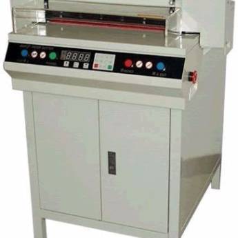 Comprar o produto de Guilhotina elétrica digital modelo 450 VS em Encadernadoras e Guilhotinas em São Paulo, SP por Solutudo